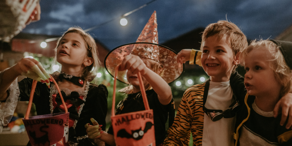 Trick or Treat para pedir dulces.